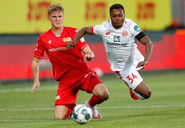 场馆内的球 场馆内的球